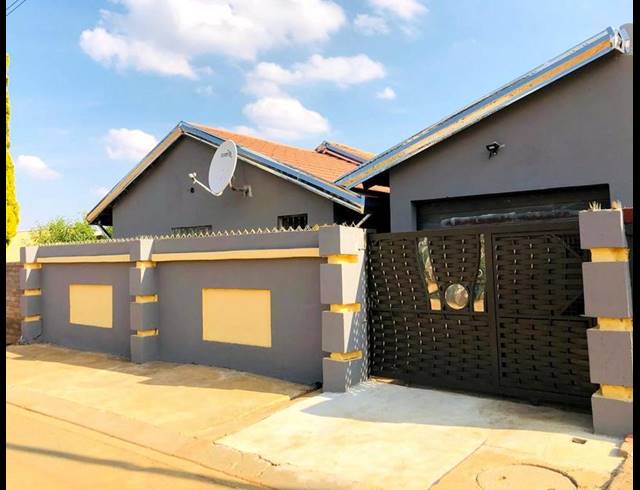 3 BEDROOM HOUSE FOR SALE IN ORANGE FARM